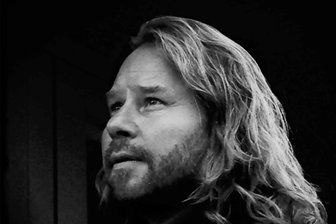 Frankenberg: Was Licht & Wein und Bauernmarkt verbindet - Live mit Lyrik und Musik in der Stadtgalerie: Jens Schönknecht.