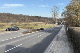 Frankenberg: Wegen Straßenbau Verkehrseinschränkungen an der B 169 - An dieser Stelle möchte die Stadt eine Anbindung an die B 169 und den bereits vorhandenen Geh- und Wanderparkplatz schaffen.