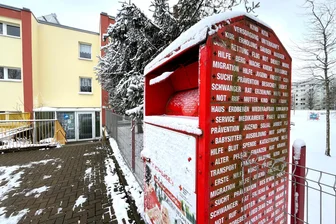Frankenberg: Wirbel um verschwundene Altkleidercontainer - Vor der DRK-Kita „Storchennest“ im Wohngebiet Ottendorfer Hang in Hainichen steht noch ein Altkleidercontainer des Roten Kreuzes.