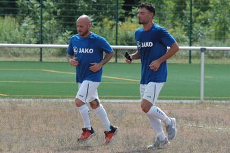Frankenberger verabschieden beim Kellerduell einen langjährigen Leistungsträger - Felix Ebert (r.) und Robert Staroske (l.) kamen in dieser Saison beim SV Barkas Frankenberg kaum zum Einsatz.