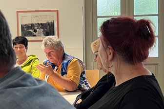 Frankenbergs Zukunft: In der Bürgerstadt wird Nachhaltigkeit groß geschrieben - Angeregte Diskussion zur Nachhaltigkeit Frankenbergs: Ehrenamtlerin Marion Göhzold (2. v. l.) plädiert für eine bessere Kommunikation und eine praktische Verbindung zwischen Schulen und Betrieben der Stadt.