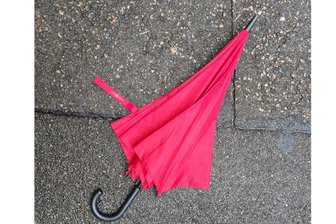 Frau auf dem Chemnitzer Sonnenberg angegriffen: Notwehr mit Regenschirm - Ihr Regenschirm half einer 56-Jährigen sich gegen einen unbekannten Angreifer zu wehren