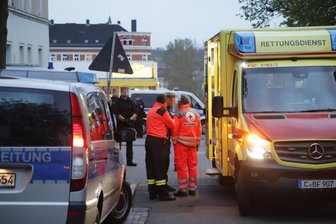 Frau bei Auseinandersetzung mit Messer verletzt -