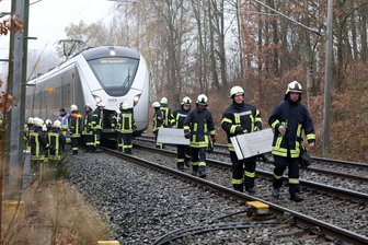 Frau bei Hohenstein-Ernstthal von Zug erfasst und tödlich verletzt -