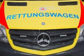 Frau bei Unfall schwer verletzt - Unbekannter begeht Fahrerflucht -