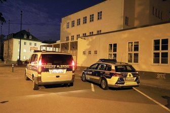 Frau bei versuchtem Raub leicht verletzt - Zeugen gesucht -