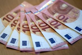 Frau erhält falschen Zehn-Euro-Schein beim Einkaufen - 