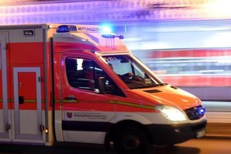 Frau fand ihn auf Bürgersteig: Verunglückter Radfahrer gestorben -
