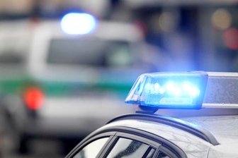 Frau im Hausflur sexuell belästigt - 