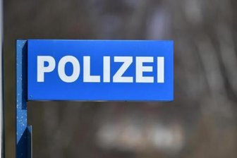 Frau in Reichenbach niedergeschlagen und beraubt - In Reichenbach ist eine Frau niedergeschlagen und beraubt worden.