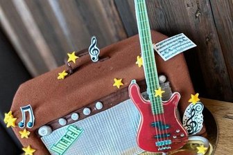 Frau Mehl und ihre süße Torten-Kunst - Die E-Gitarren-Torte.