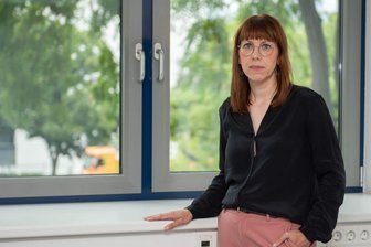 Frau Meier, was ist da in Sachsen los? Sachsens Justizministerin über die Queer-Feindlichkeit im Freistaat - Sachsens Justizministerin Katja Meier (Grüne) ist Schirmherrin des Christopher Street Day in Chemnitz. Weil sie mit einer Frau zusammen lebt, wird sie wie andere queere Menschen bedroht.