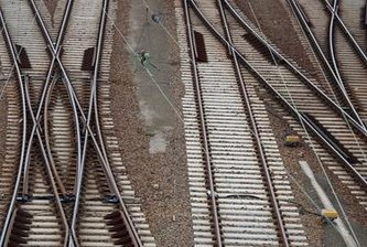 Frau stirbt bei Zusammenstoß mit Zug -