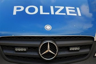 Frau und Jugendlicher auf Disco-Parkplatz geschlagen -