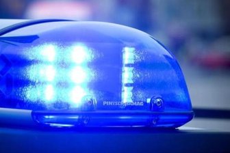 Frau von Zug überrollt: Bahnstrecke zwischen Bad Brambach und Adorf zeitweise gesperrt - Die Bahnstrecke zwischen Bad Brambach und Adorf war am Montag zeitweise gesperrt. Eine Frau war in Bad Brambach von einem Zug überrollt worden.