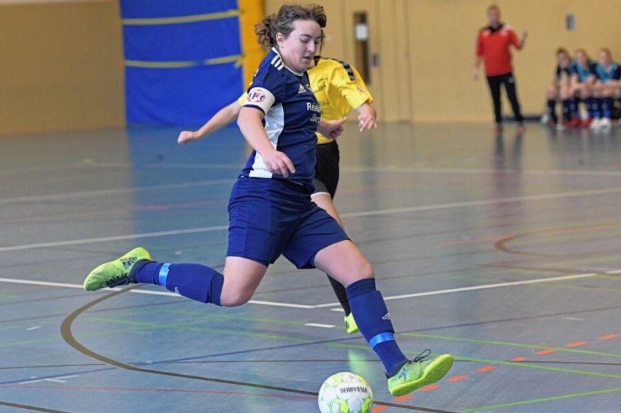 Frauen retten Zwickauer Bilanz - Daniela Mittag vom DFC Westsachsen möchte den Titel in der Futsal-Landesmeisterschaft verteidigen. Den ersten Schritt dazu machte das Team in der Vorrunde. 