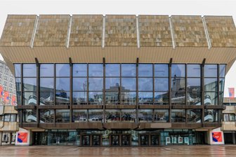 Frauenchor Reichenbach fiebert Festkonzert im Gewandhaus entgegen - Das Leipziger Gewandhaus. Der Frauenchor Reichenbach hat dort am 16. Dezember beim Festkonzert des 27. Gewandhaussingens sächsischer Chöre seinen großen Auftritt.