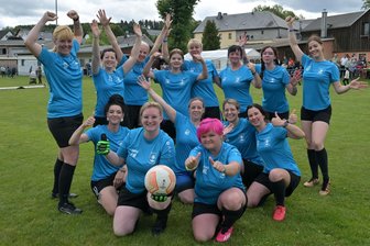Frauenpower auf dem Fußballplatz: Lindenauer Damenteam zieht sogar den Schiri auf seine Seite - Erstes Spiel, erster Sieg – wenn auch mit einem Augenzwinkern und tatkräftiger Unterstützung durch den Schiri: Die Frauenmannschaft des SV Lindenau kickt derzeit nur rein hobbymäßig. Aber wer weiß, vielleicht ändert sich auch mal.