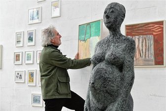 Frauenstein: Sommergalerie im Hofefeld öffnet - Die Ausstellung "Sommergäste XIV " wird Samstag in Hofefeld bei Frauenstein eröffnet. Im Bild Carsten Gille.