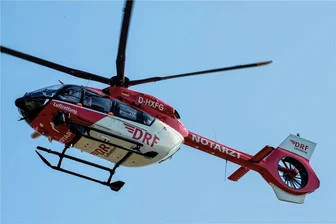 Frauenstein: Zwei Motorräder kollidieren - drei Schwerverletzte - Nach der Kollision von zwei Motorrädern auf der B 171 bei Frauenstein kamen zwei Hubschrauber zum Einsatz. (Symbolbild) 