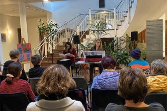 Frauentag in Rochlitz: Kunst, Musik und jede Menge Spaß - Valerié Suty und Thaer Ayoub eröffneten mit einer musikalischen Lesung die Aktionswoche anlässlich des Frauentags.