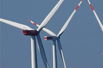 Fraureuth: Bürger zur Informationsveranstaltung über Windkraftanlagen eingeladen - Nach den Windrädern im Fraureuther Ortsteil Beiersdorf sollen in den kommenden Monaten vier weitere hinter dem Waldbad entstehen. Foto: