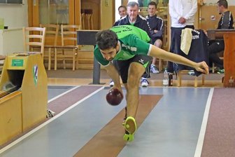 Fraureuther Kegler verabschieden sich standesgemäß von ihrer Heimbahn - Pirmin Sorber, hier bei einem früheren Wettkampf, sorgte am Samstag für das beste Resultat des VfB Eintracht Fraureuth beim letzten Auftritt auf der alten Kegelbahn.