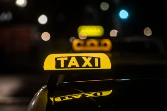 Freenow-Chef fordert Mindestpreise für Mietwagenfahrten - Im Taxi-Gewerbe herrscht ein harter Wettbewerb, angefeuert auch durch die vielen Mietwagen-Vermittlungen, die oft günstigere Fahrten anbieten können. (Symbolbild)