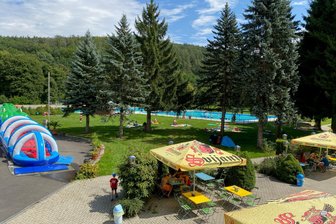 Freibad Erdmannsdorf: Warum der Badverein den Notfall ausgerufen hat - Nicht nur im Freibad Erdmannsdorf hofft der Betreiberverein auf ein sommerliches Saisonfinale. Nächster Höhepunkt ist das Badfest am dritten Augustwochenende.
