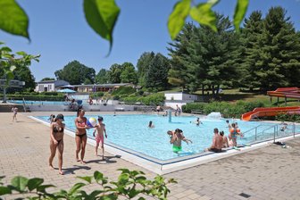 Freibad in Waldenburg: Der ganz große Ansturm bleibt am ersten warmen Wochenende aus - 750 Besucher waren am Samstag im Freibad in Waldenburg.