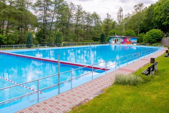 Freibäder im Raum Aue und Schwarzenberg starten in Saison: Preise, Öffnungszeiten, Neuheiten - Bald geht’s los. Das Freibad Auerhammer in Aue startet am 1. Juni in die Badesaison.