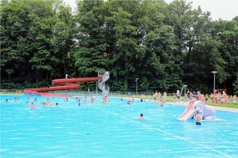 Freibad-Saison zwischen Freiberg und Neuhausen: Wo geht bald Planschen unter freiem Himmel? - Das Freibad in Weißenborn feiert in diesem Jahr seinen 60. Geburtstag. 
