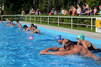 Freibadschließung in Auerbach? Waldsportbad Rebesgrün liefert schon das nächste Highlight - Ab in die Fluten: Am Sonntag steigt die 32. Auflage des Rebesgrüner Duathlons.