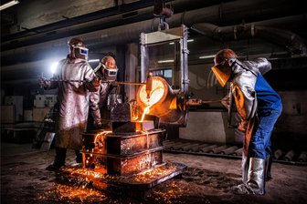 Freiberg: Actech schafft mehr Platz für Gießerei - Bei der Actech GmbH in Freiberg können gegenwärtig Gussteile bis zu einer Tonne Gewicht und drei Quadratmetern Grundfläche hergestellt werden. Künftig soll die Schmelzkapazität auf 2,5 Tonnen erhöht werden. Um dafür Platz zu schaffen, wird die mechanische Bearbeitung der Teile ins Werk II nach Hilbersdorf ausgelagert.