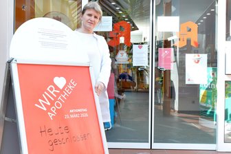 Freiberg: Apothekerin streikt – Wie reagieren die Kunden? - Die St. Marien Apotheke in Freiberg blieb Montag geschlossen. Im Bild: Anke Tanneberger.
