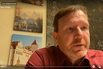 Freiberg arbeitet an zweiter Corona-Impfstelle und Testbus in Wohngebieten - Freibergs Oberbürgermeister Sven Krüger (parteilos) am Dienstagabend im Facebook-Live-Chat.