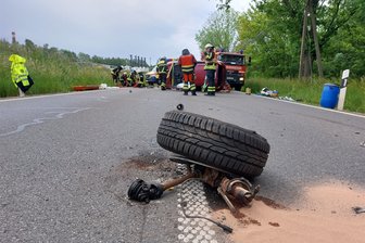 Freiberg: B 173 nach Unfall in Richtung Halsbach nicht mehr gesperrt - Zu einem schweren Verkehrsunfall kam es am Montag gegen 11 Uhr auf der B 173 von Freiberg in Richtung Dresden kurz nach dem Ortsausgang Freiberg.