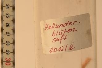 Freiberg: Brand an Jungrinderstall aufgeklärt - Mit dieser benzingefüllten Flasche wurde das Feuer entfacht.