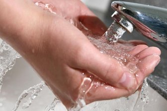 Freiberg dreht in kommunalen Gebäuden die Heizungen ab - Am warmen Wasser in städtischen Einrichtungen zu sparen, ist eine der Möglichkeiten, die aktuell in den Kommunen Mittelsachsens geprüft wird. 