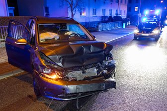 Freiberg: Drei Verletzte bei Unfall auf Frauensteiner Straße - Ein schwerer Unfall hat sich am Mittwochabend auf der Frauensteiner Straße in Freiberg ereignet.