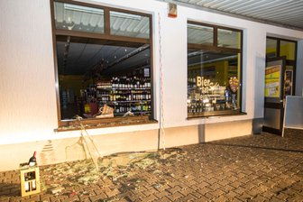 Freiberg: Einbrecher schlagen Schaufensterscheibe mit Axt ein - Der Getränkemarkt ist nicht zum ersten Mal Ziel eines Einbruchs geworden.