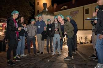 Freiberg: Erstis üben sich im Teebeutel-Weitwurf - Der Teebeutel-Weitwurf war eine der Disziplinen bei der Kneipenrallye am Donnerstag in Freiberg.