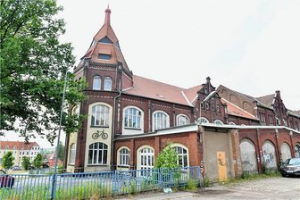Freiberg: Ex-Schuhfabrik erneut unter dem Hammer - Die ehemalige Fabrik vom Knappenweg her gesehen. Nach der Wende sind hier auch Fahrräder hergestellt und gehandelt worden.