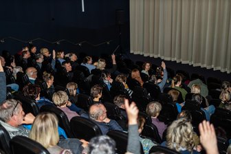 Freiberg gedenkt Holocaust-Opfern: „Mich hat er gepackt, der Film“ - Gut 100 Gäste haben die Gedenkveranstaltung anlässlich 80 Jahre Befreiung von Auschwitz im Kinopolis Freiberg besucht und den Film „Die Ermittlung" angeschaut.