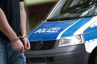 Freiberg: Handtaschendieb verletzt Rentnerin und bedroht Schüler mit Messer - 