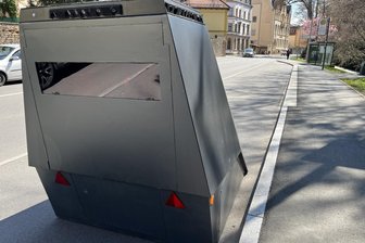 Freiberg: Hier steht der mobile Blitzer - Der mobile Blitzer war am Mittwoch an der Wallstraße positioniert.