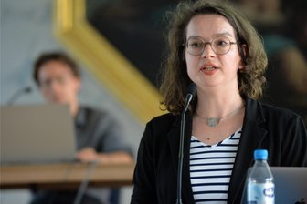 Freiberg: Historikerin Davies kritisiert Manipulation durch „Kreml-Sprachrohr“ - Die Osteuropa-Historikerin Dr. Franziska Davies von Ludwig-Maximilians-Universität München sprach am Donnerstagabend im Städtischen Festsaal Freiberg vor über 60 Besuchern.