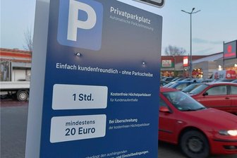Freiberg: Längere Parkdauer am Fachmarktzentrum am Bahnhof offenbar vorgesehen - Auf dem Parkplatz am Fachmarktzentrum an der Annaberger Straße in Freiberg darf derzeit nur eine Stunde lang geparkt werden. Foto: Eckardt Mildner