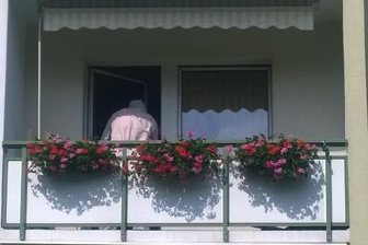 Freiberg: Mann tot auf Balkon gefunden - Mordkommission ermittelt -