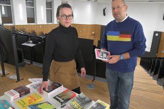 Freiberg: Marko Martin liest vor 50 Gästen in der Unibibliothek aus „Freiheitsaufgaben“ - Marko Martin las in der Unibibliothek, hier mit Anne Münzner von der Akademischen Buchhandlung.